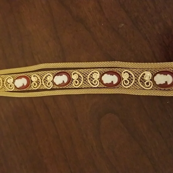 Golden vintage Cameo bracelet - Picture 2 of 9